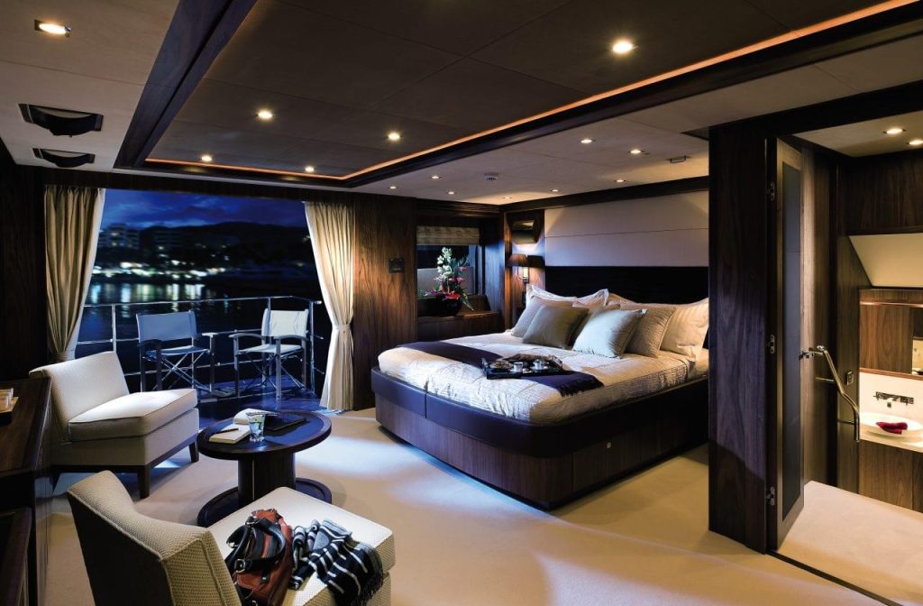 40M YACHT