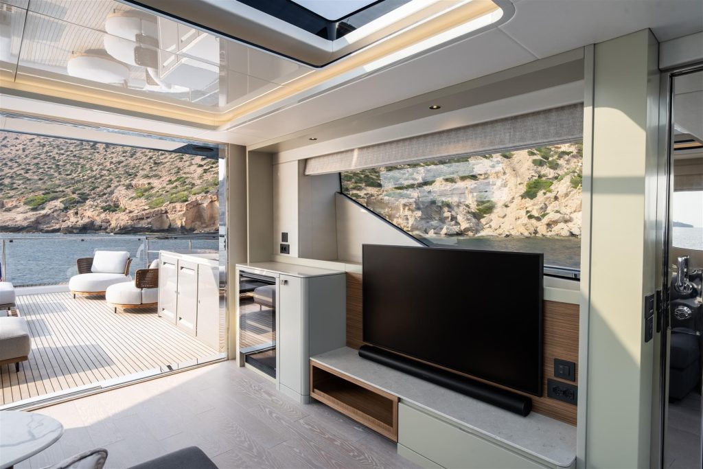 82 Ocean Enclosed