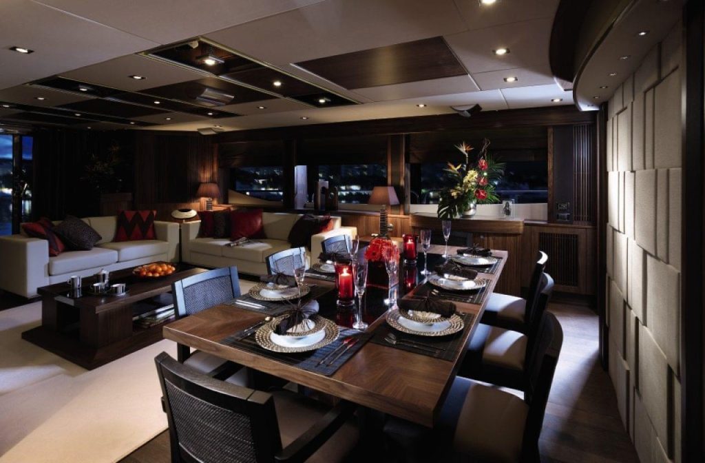 30M YACHT