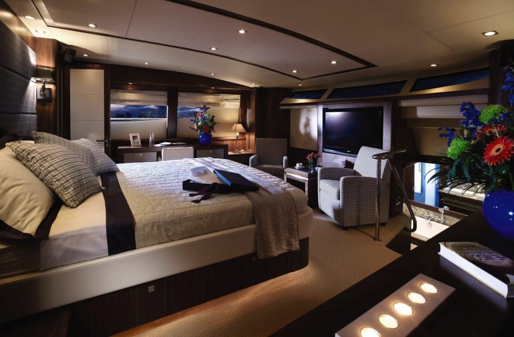 34M YACHT