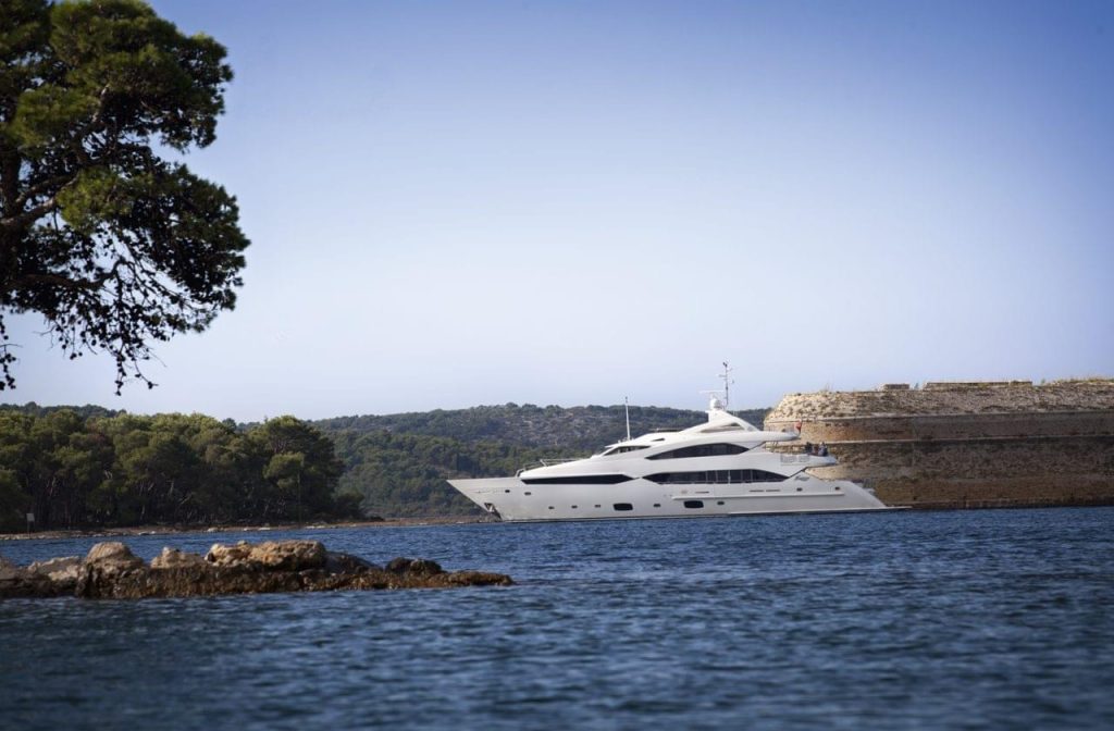 40M YACHT