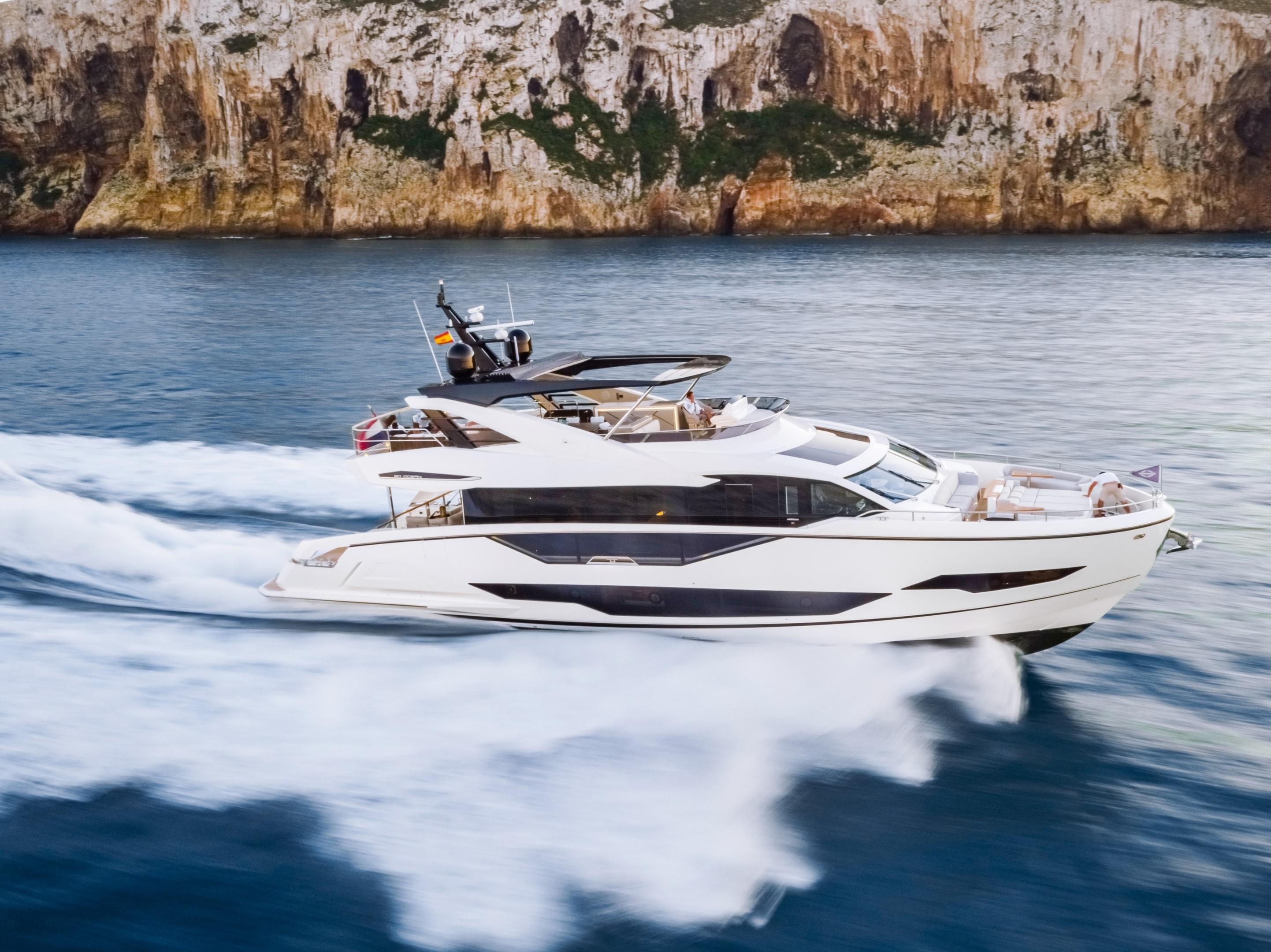 100 Yacht