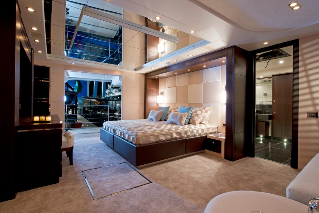 130 SPORT YACHT