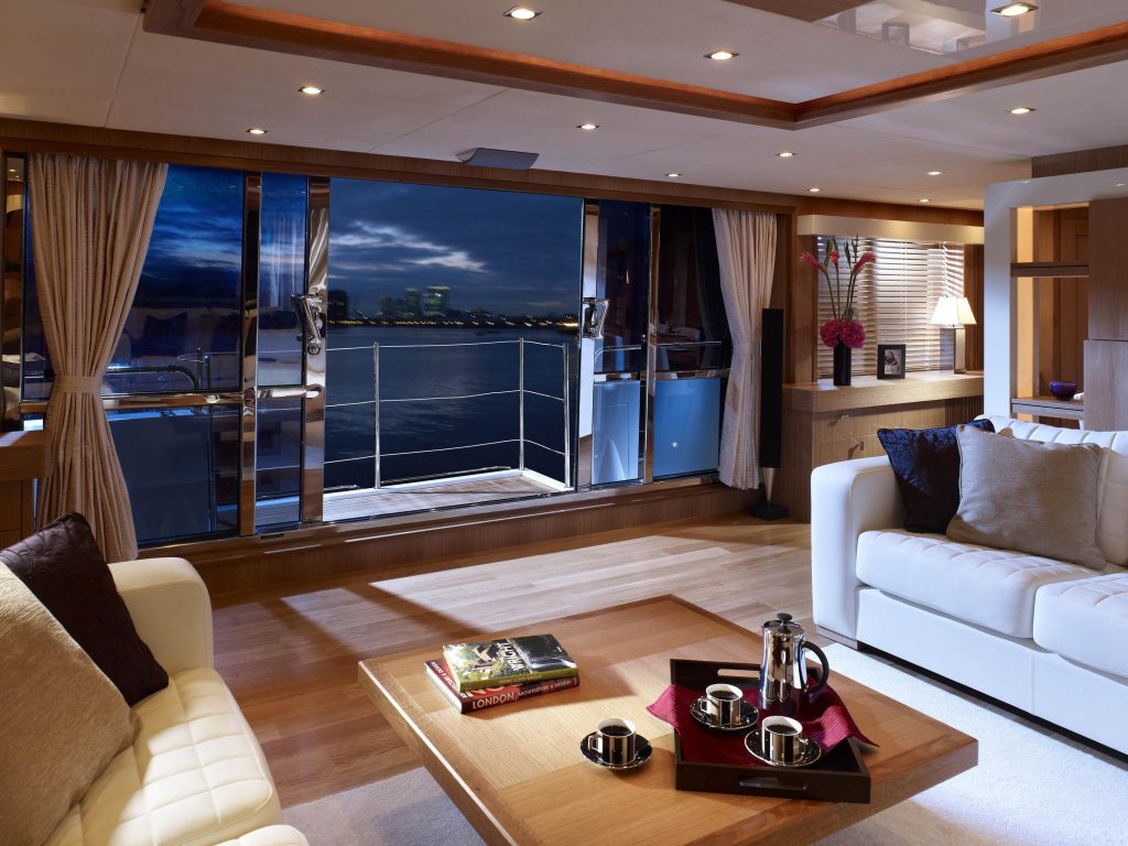 130 SPORT YACHT