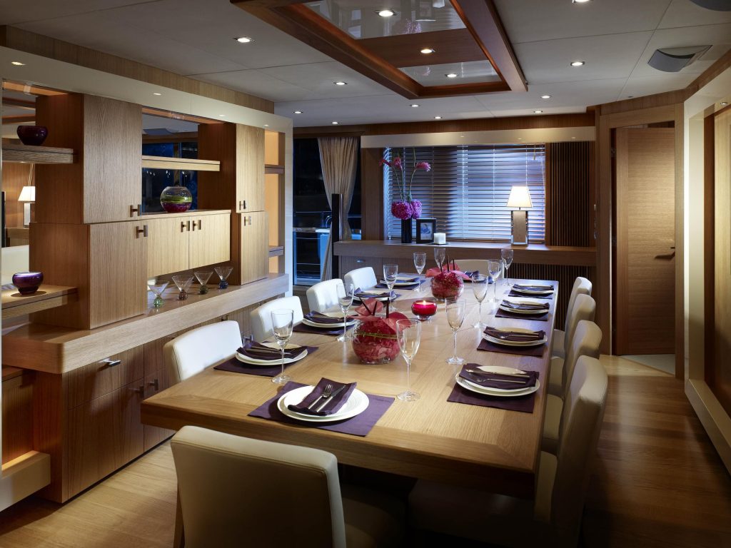 130 SPORT YACHT