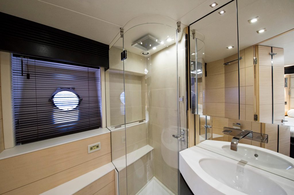 80 SPORT YACHT