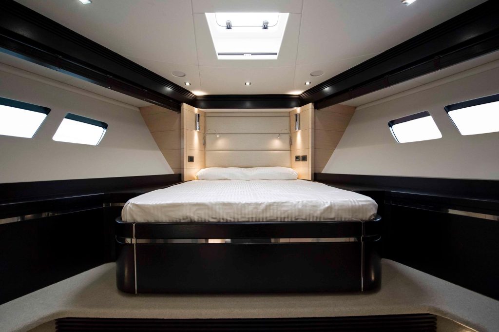 80 SPORT YACHT