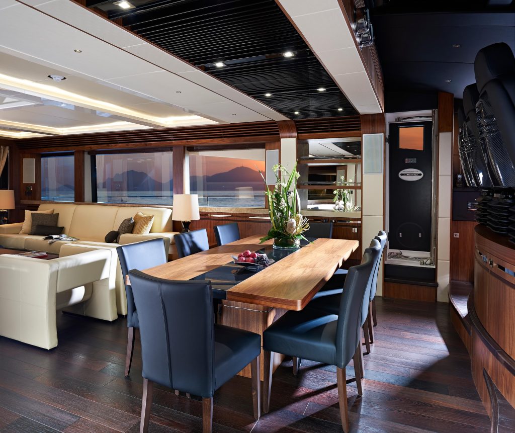 101 SPORT YACHT