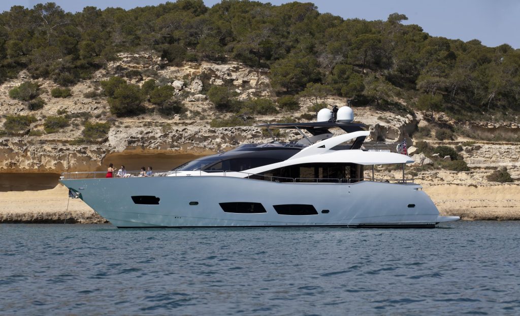 28M YACHT