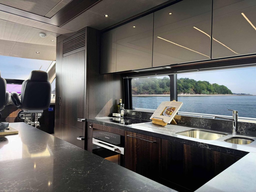 76 Yacht