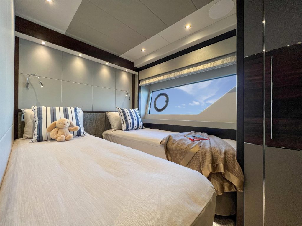 76 Yacht