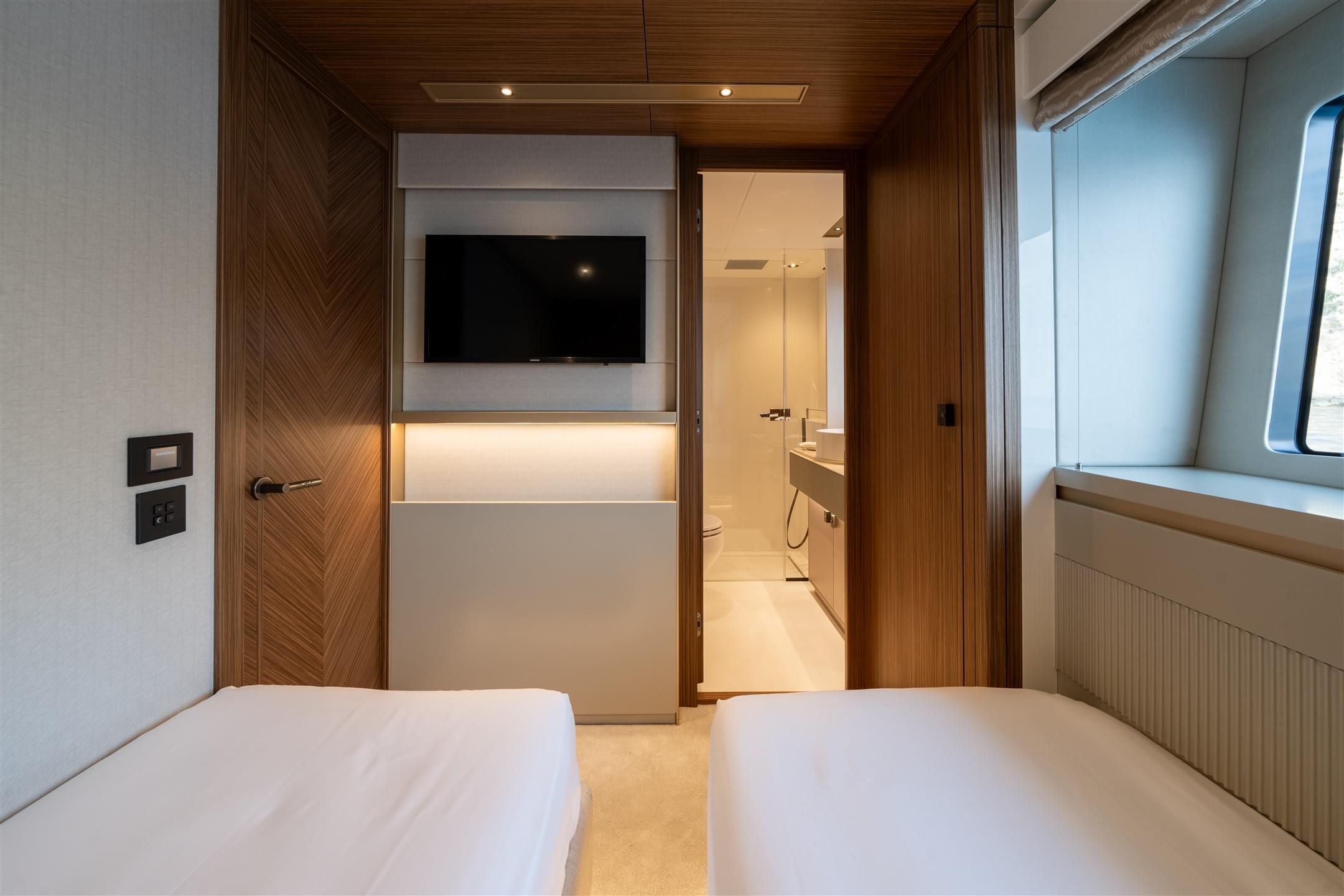 82 Ocean Enclosed