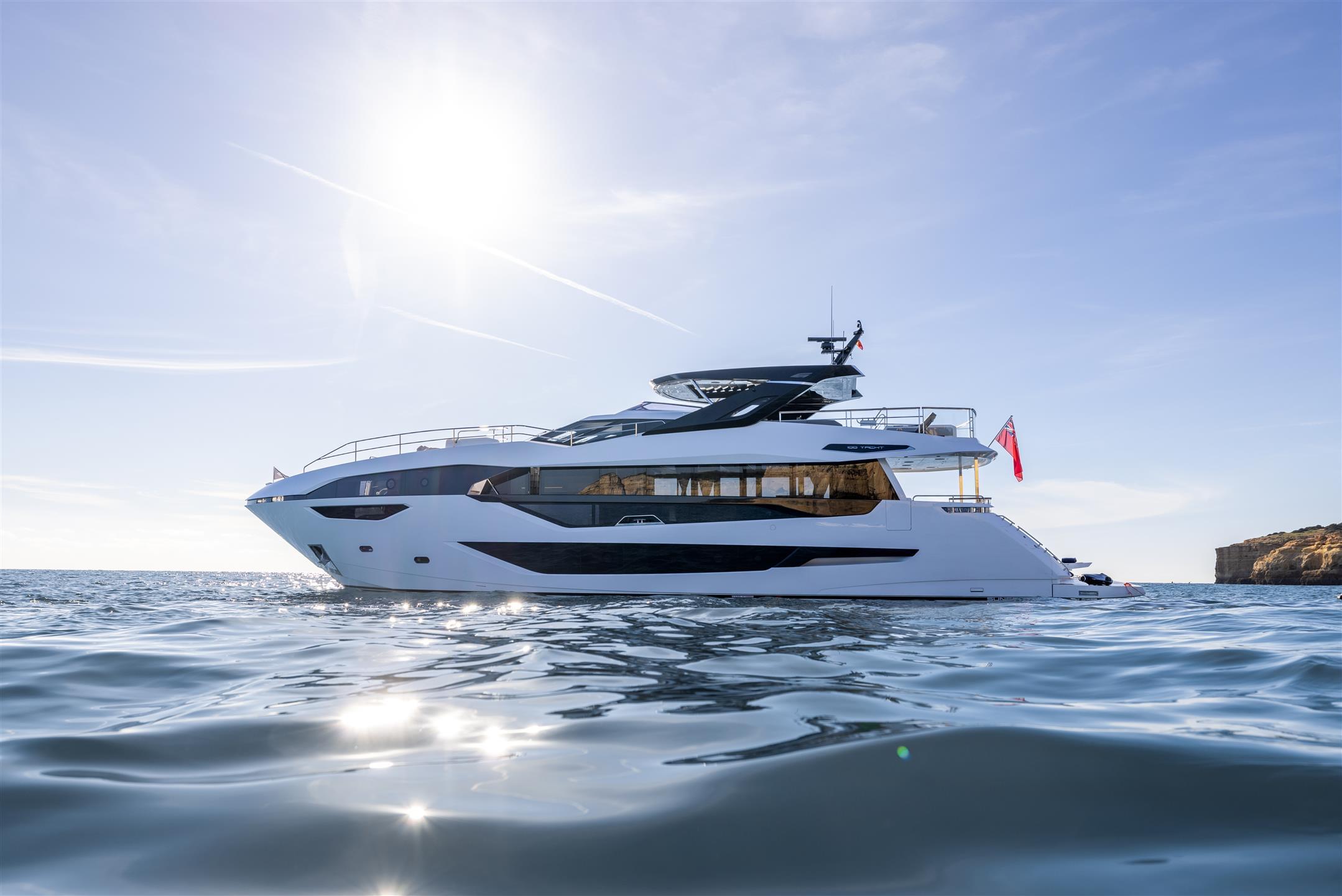 100 Yacht