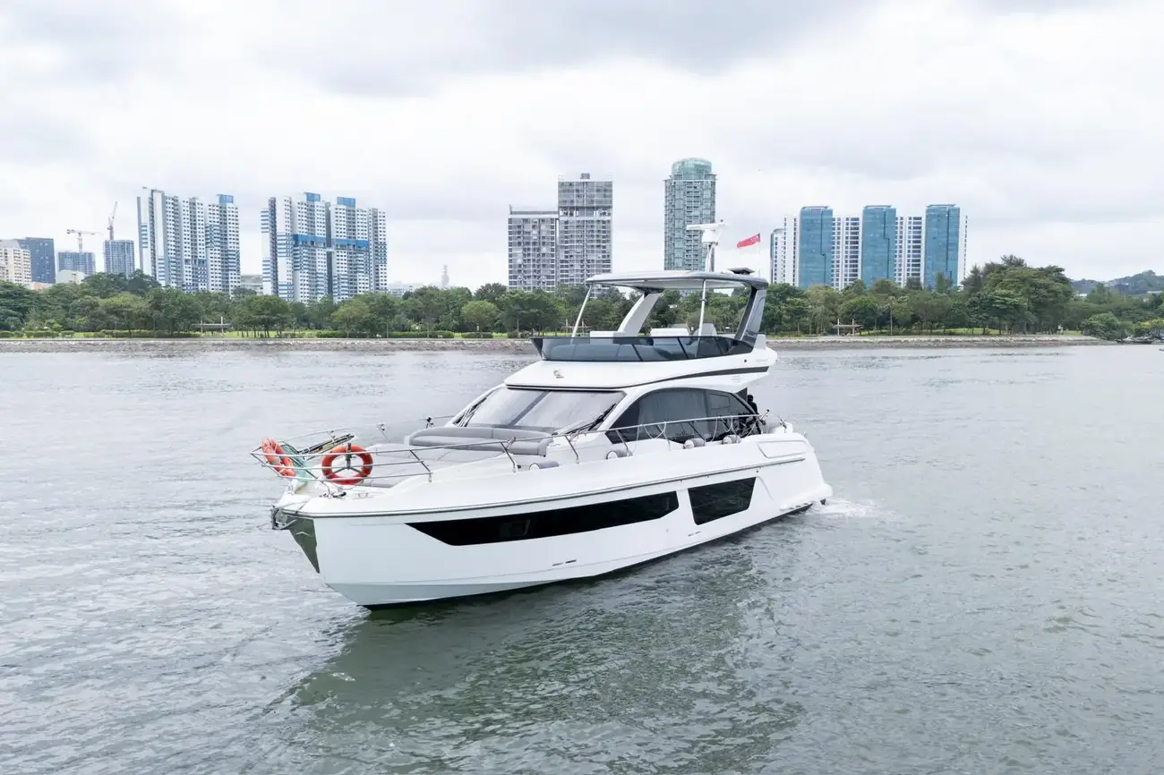 Azimut 53 Fly